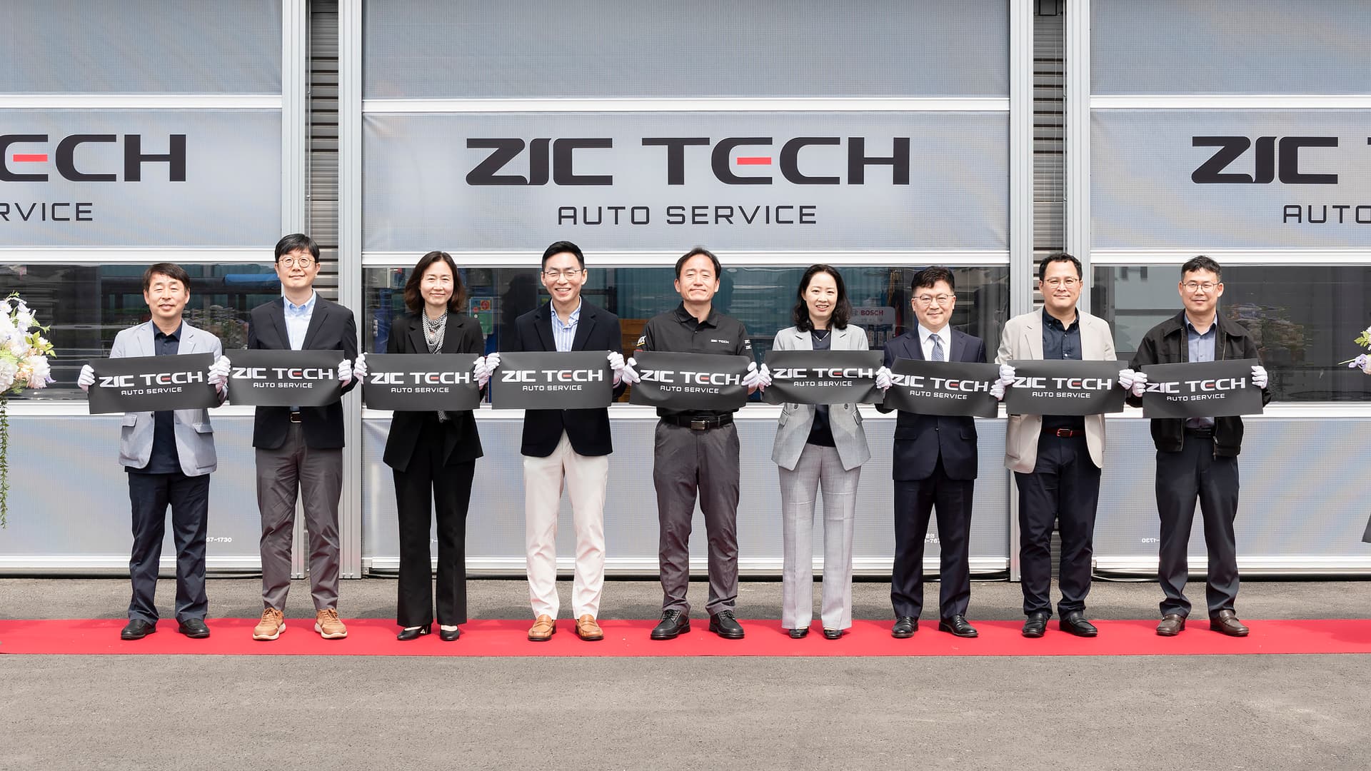 [Photo 1] Commemorative photographs are being taken to mark the grand opening of ZIC TECH Dongtan Neungdong location